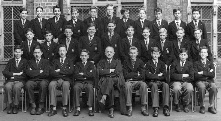 photo of form of 29 boys and a master